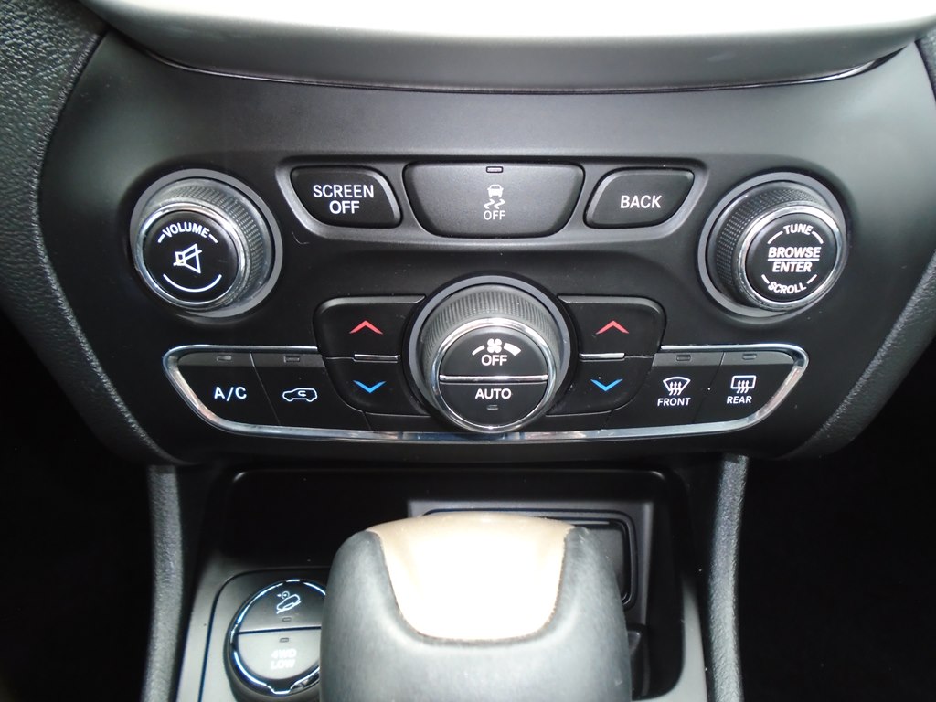 Photo 55 of this JEEP CHEROKEE