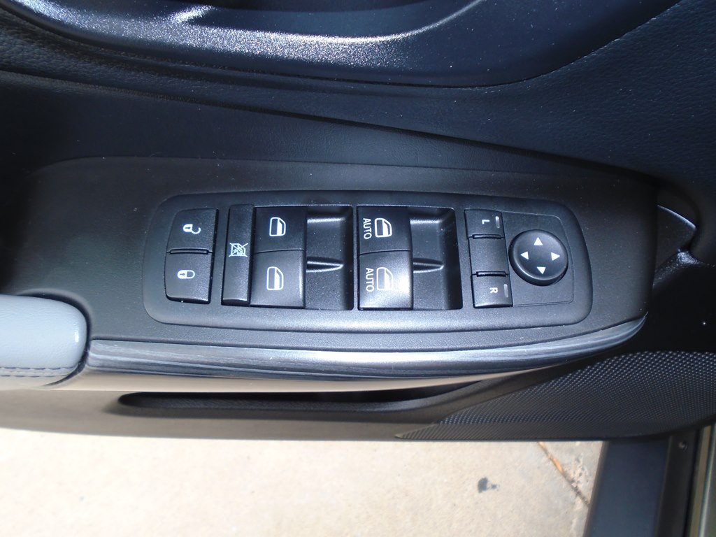 Photo 18 of this JEEP CHEROKEE