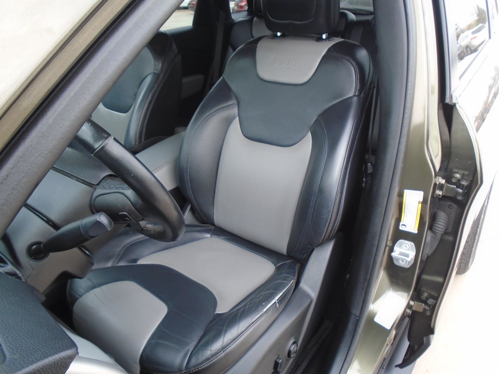Photo 19 of this JEEP CHEROKEE