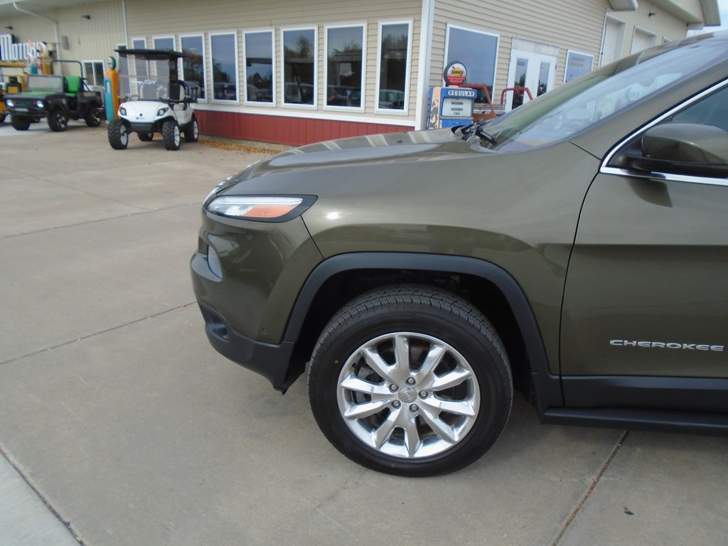 Photo 2 of this JEEP CHEROKEE