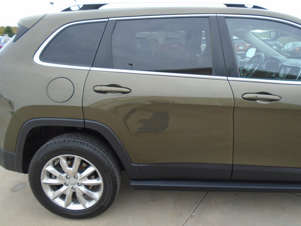 Photo 10 of this JEEP CHEROKEE