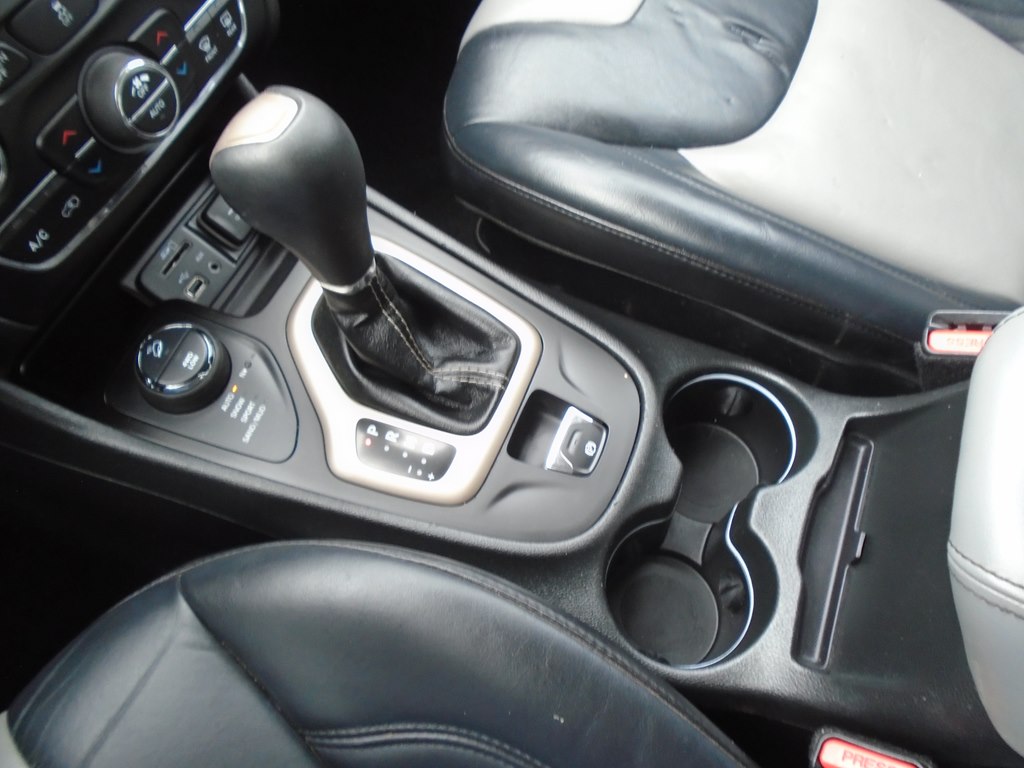 Photo 57 of this JEEP CHEROKEE