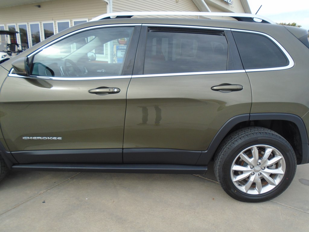 Photo 4 of this JEEP CHEROKEE