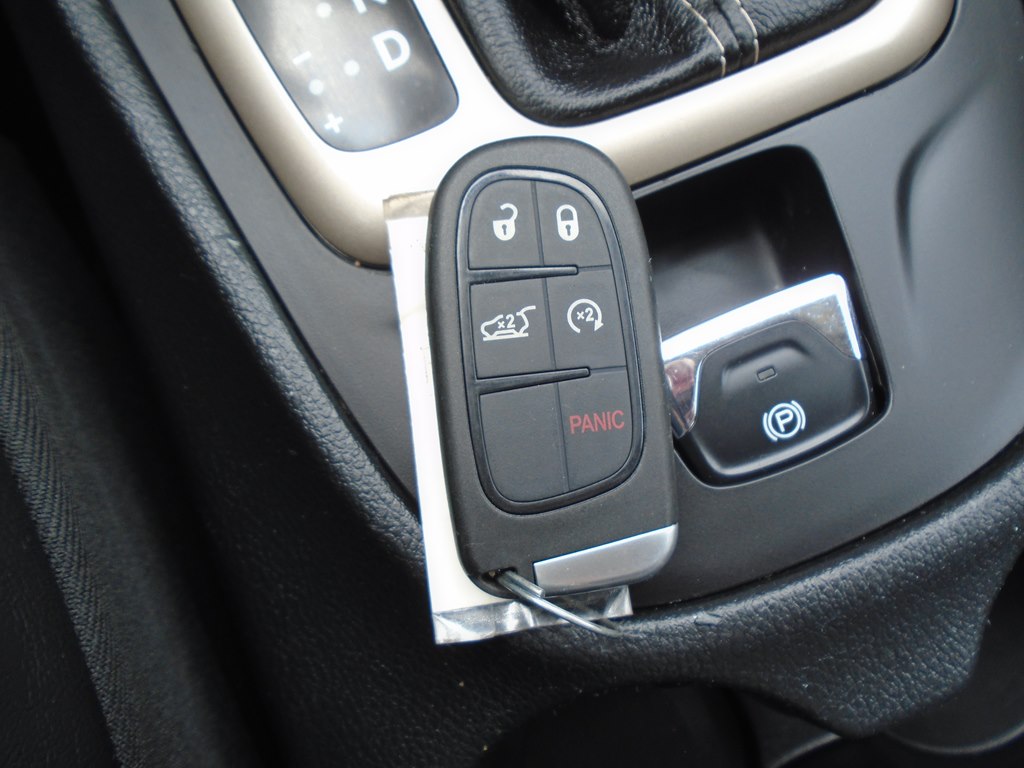 Photo 58 of this JEEP CHEROKEE