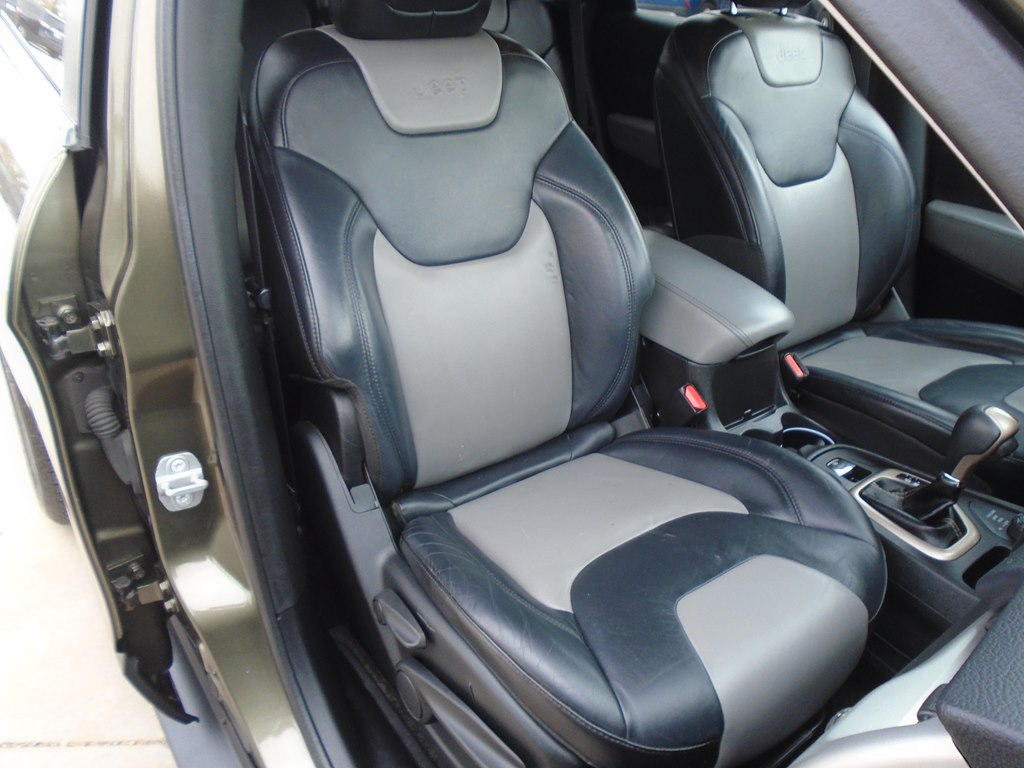 Photo 34 of this JEEP CHEROKEE