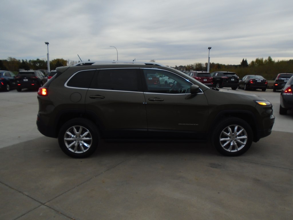 Photo 7 of this JEEP CHEROKEE