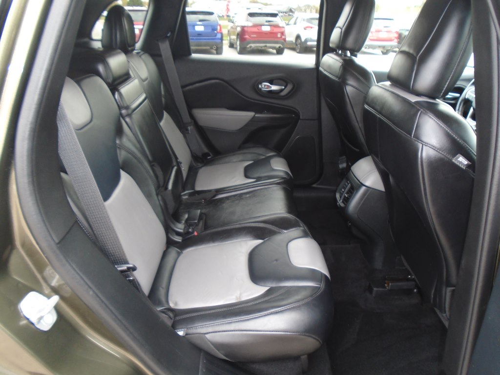 Photo 39 of this JEEP CHEROKEE