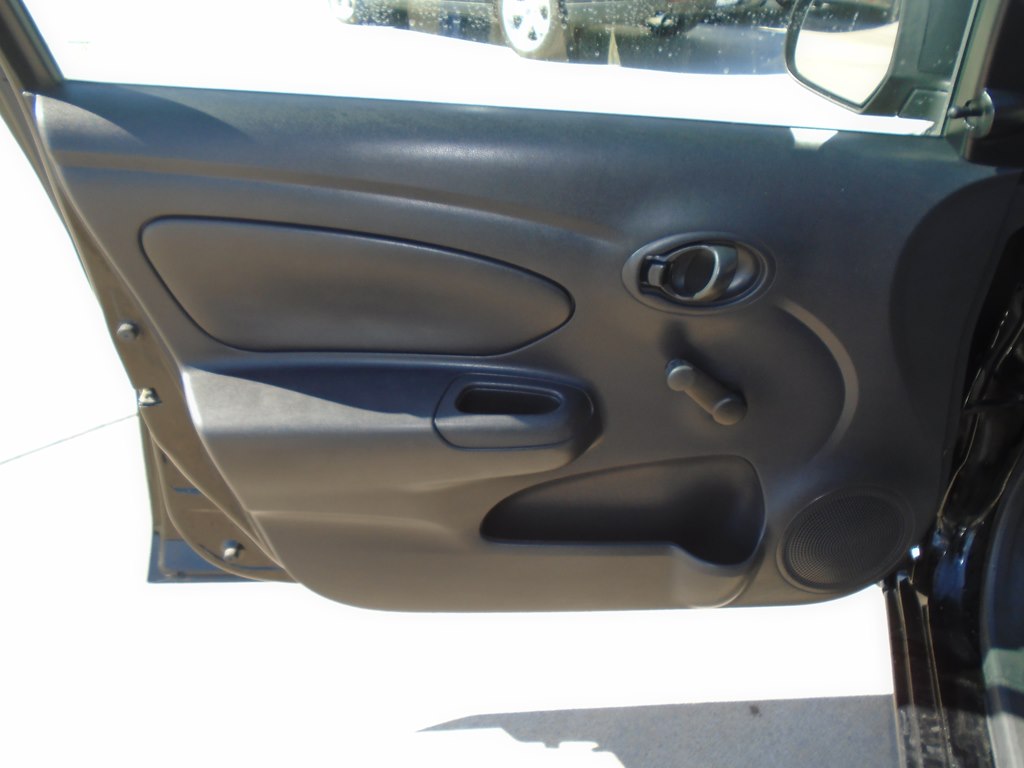 Photo 15 of this NISSAN VERSA