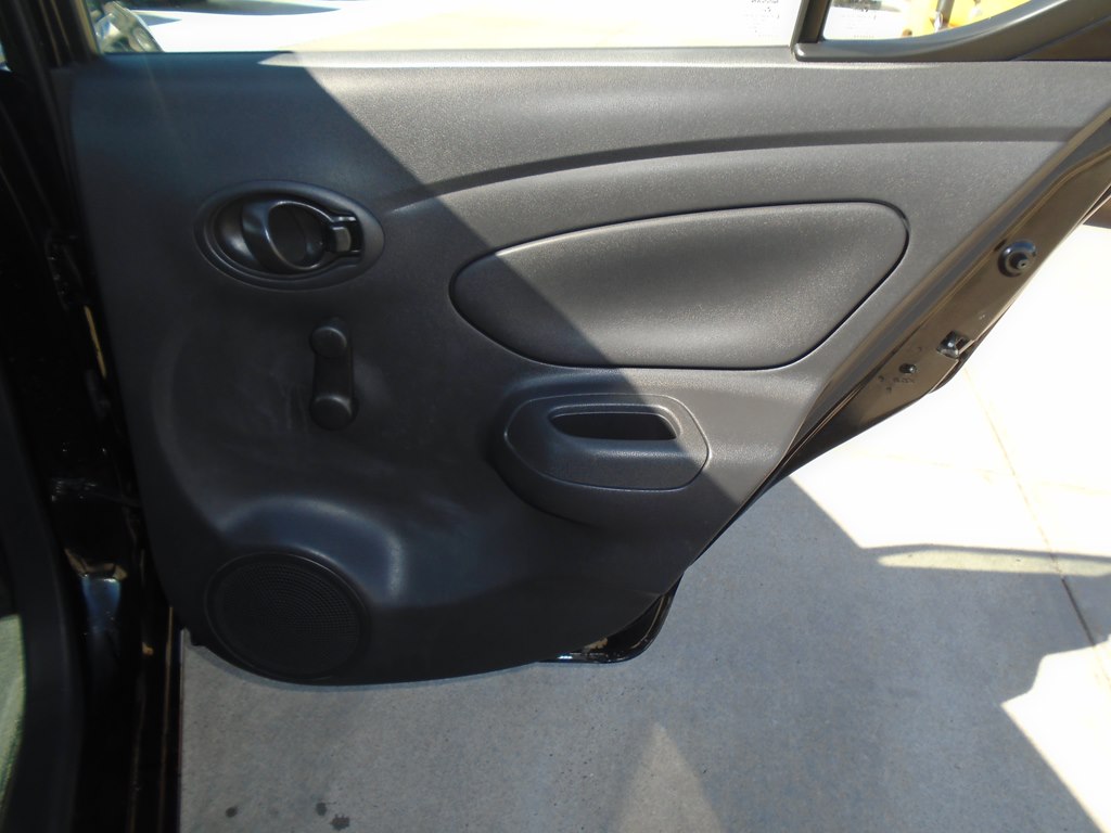 Photo 37 of this NISSAN VERSA