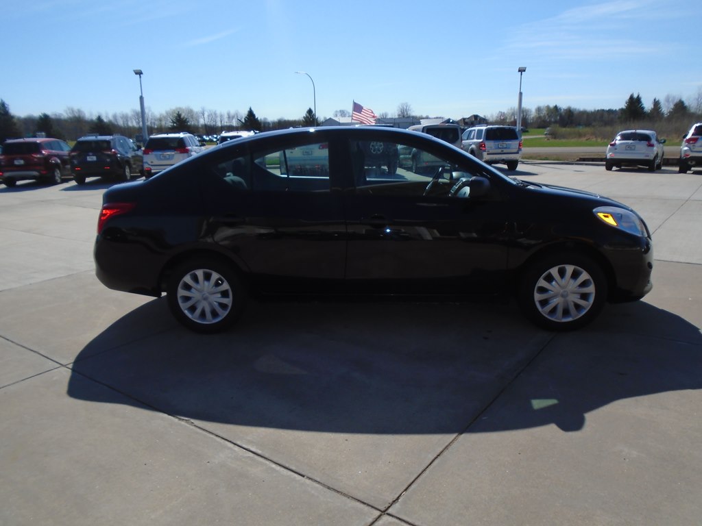 Photo 7 of this NISSAN VERSA