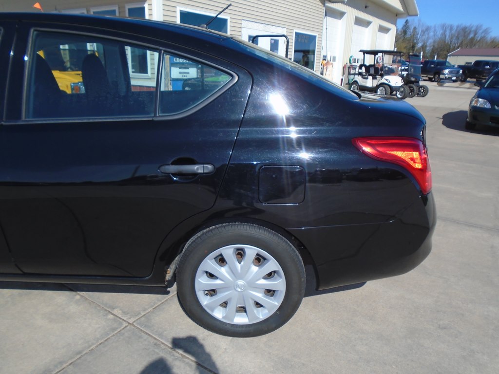 Photo 5 of this NISSAN VERSA