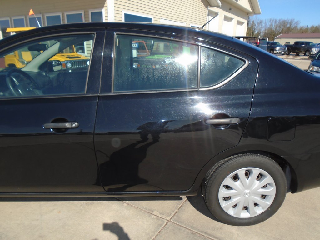 Photo 4 of this NISSAN VERSA