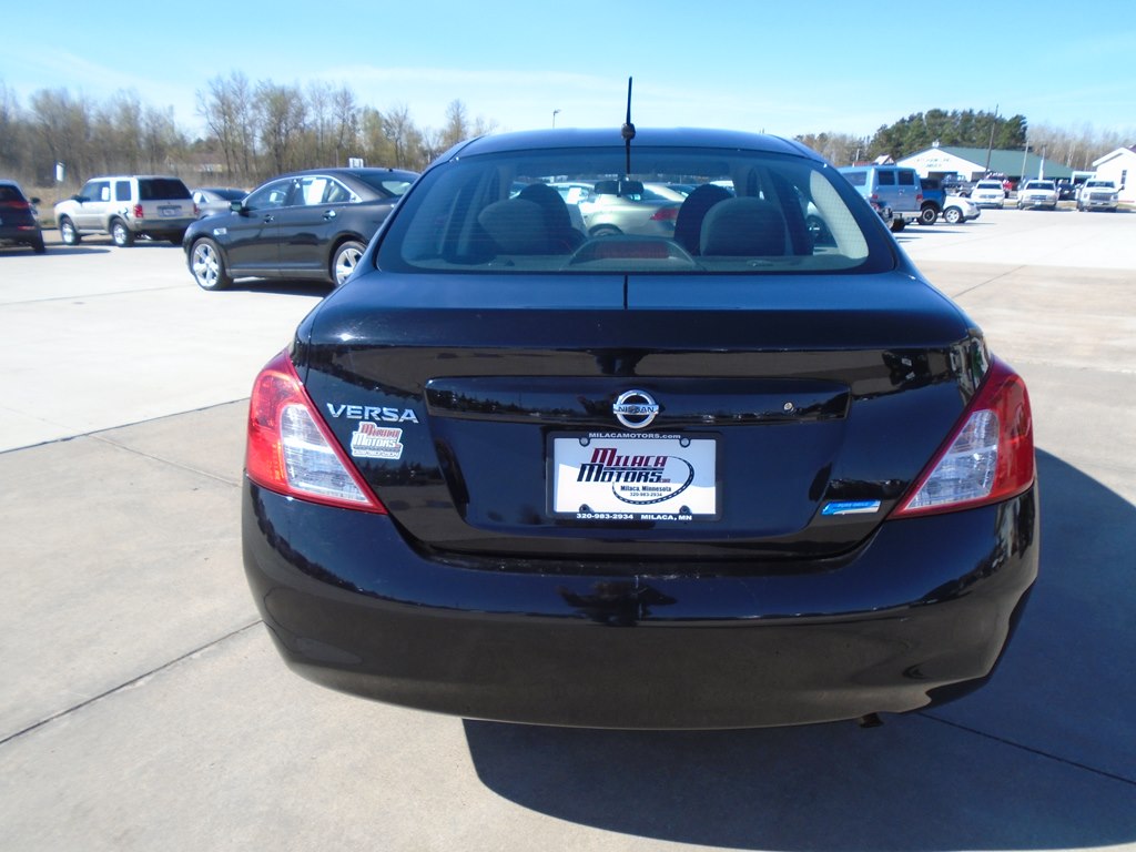 Photo 12 of this NISSAN VERSA