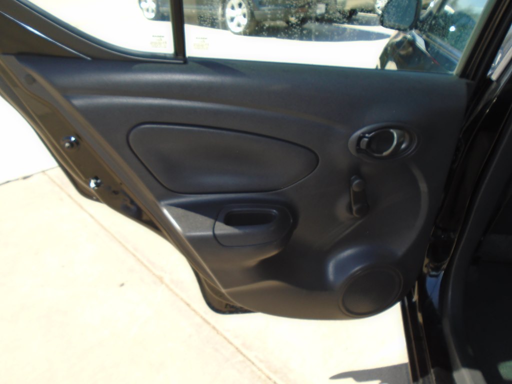 Photo 22 of this NISSAN VERSA