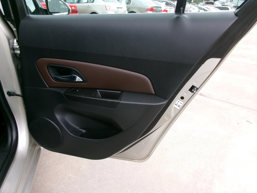 Photo 36 of this CHEVROLET CRUZE