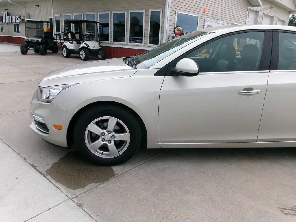 Photo 2 of this CHEVROLET CRUZE
