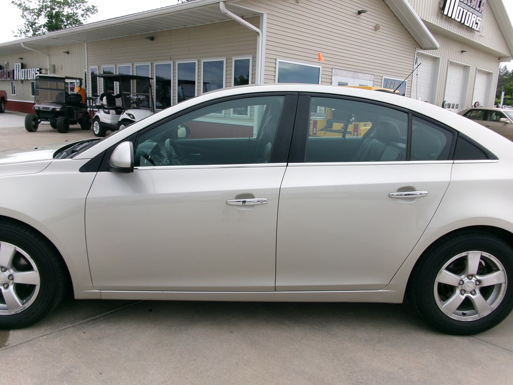 Photo 3 of this CHEVROLET CRUZE