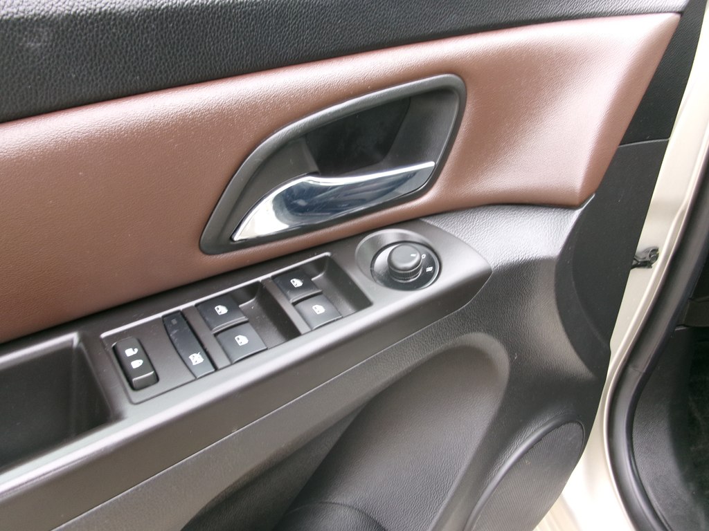 Photo 18 of this CHEVROLET CRUZE