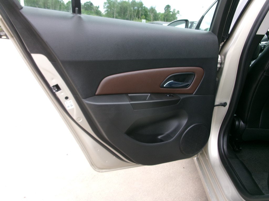 Photo 24 of this CHEVROLET CRUZE