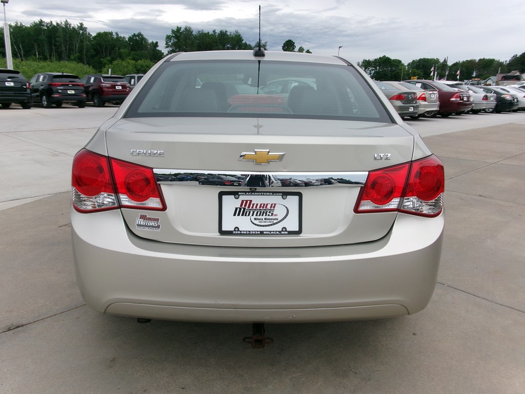 Photo 10 of this CHEVROLET CRUZE