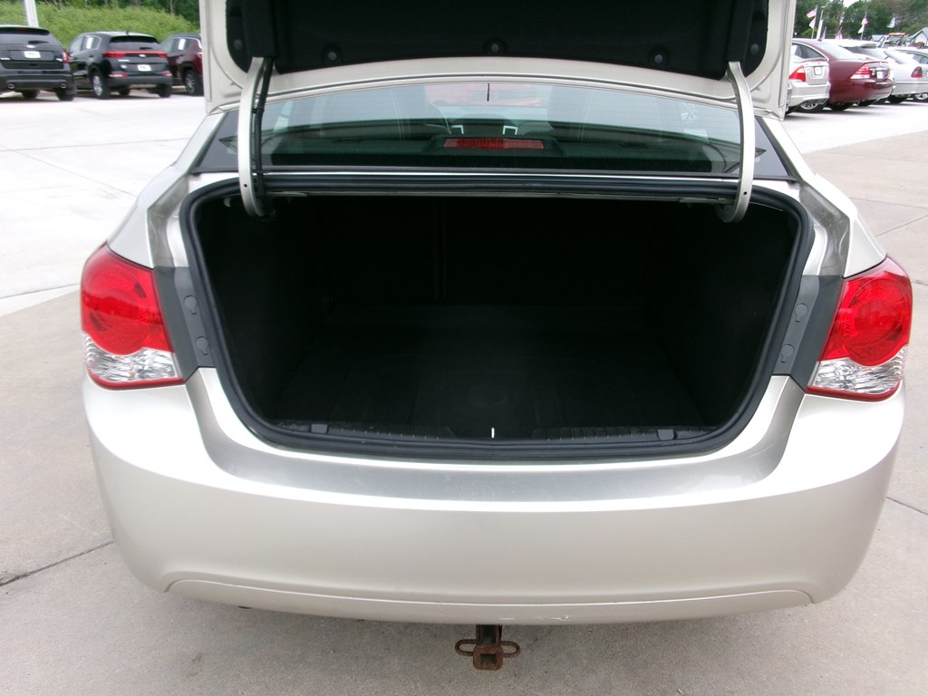 Photo 11 of this CHEVROLET CRUZE