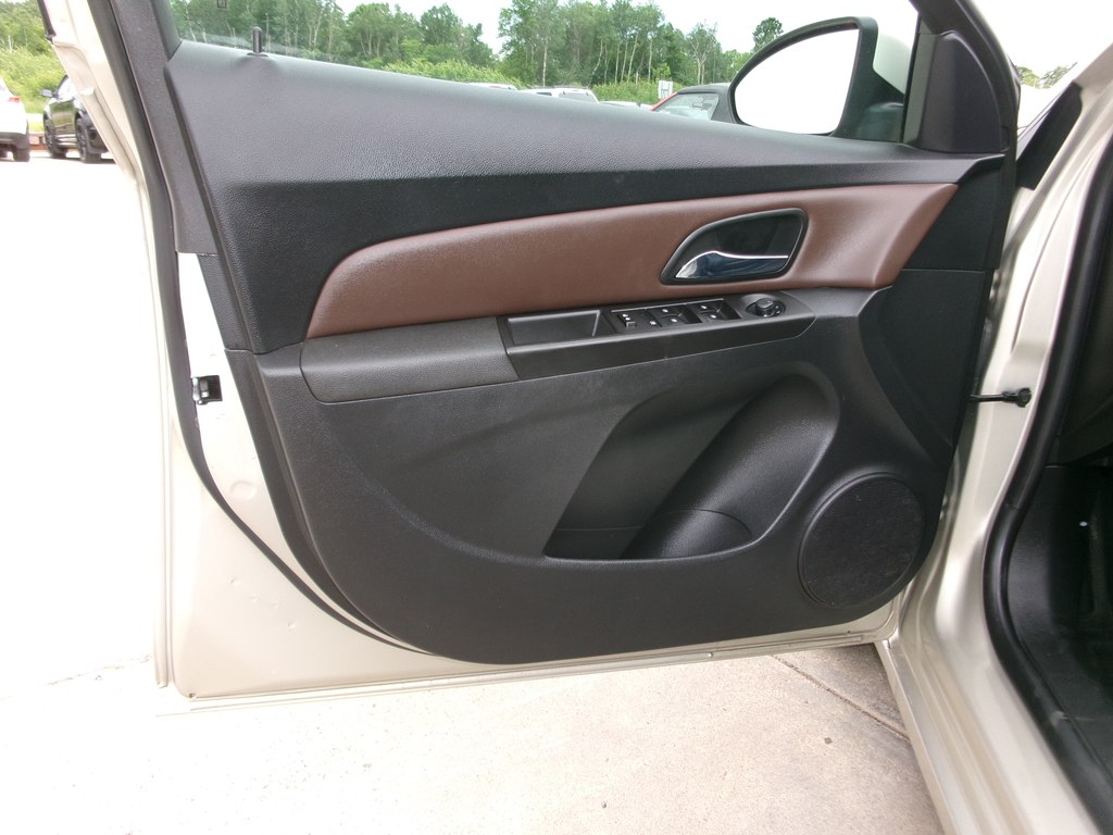 Photo 17 of this CHEVROLET CRUZE