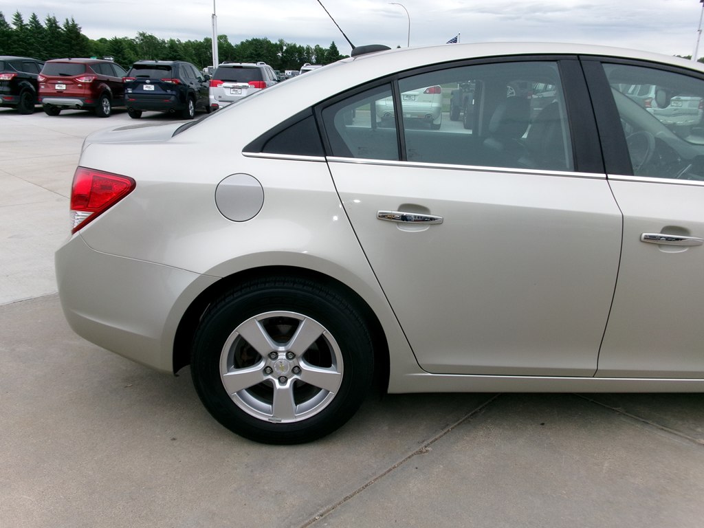 Photo 8 of this CHEVROLET CRUZE