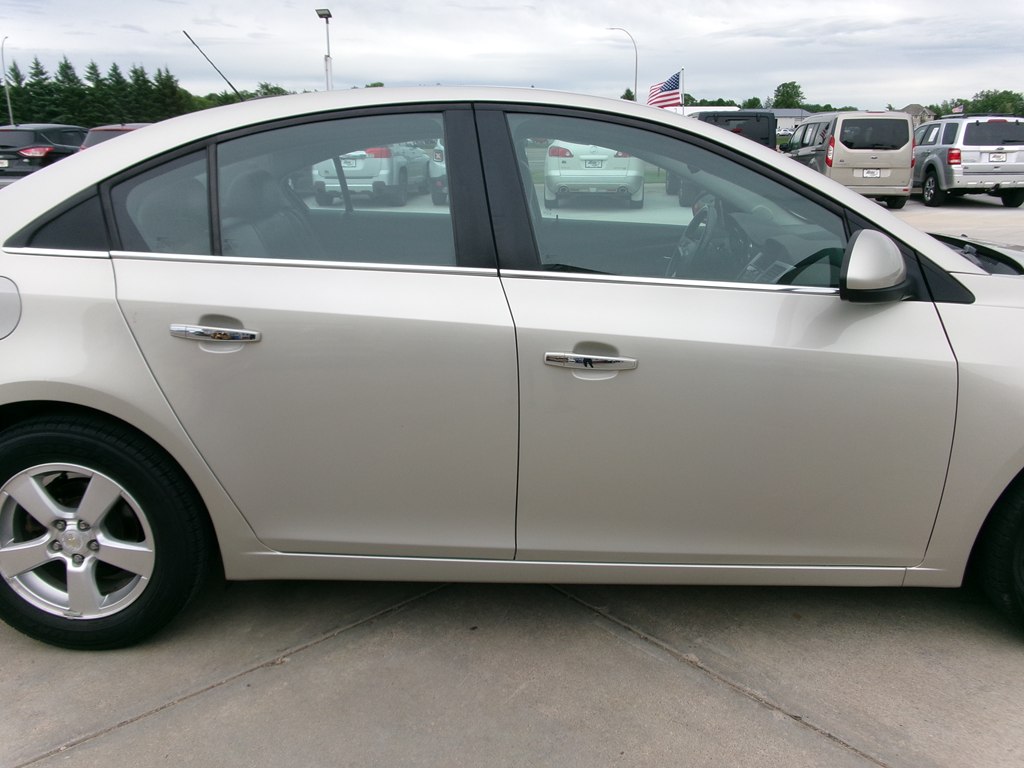 Photo 7 of this CHEVROLET CRUZE