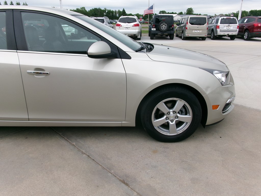 Photo 6 of this CHEVROLET CRUZE