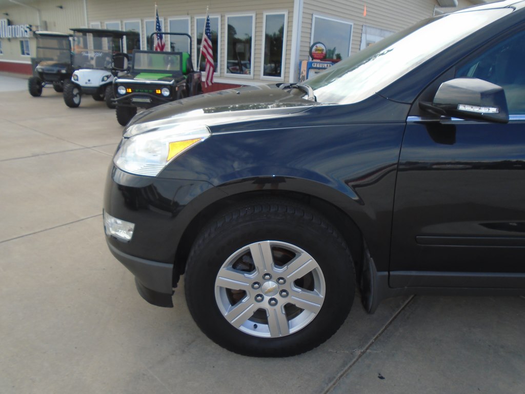 Photo 2 of this CHEVROLET TRAVERSE