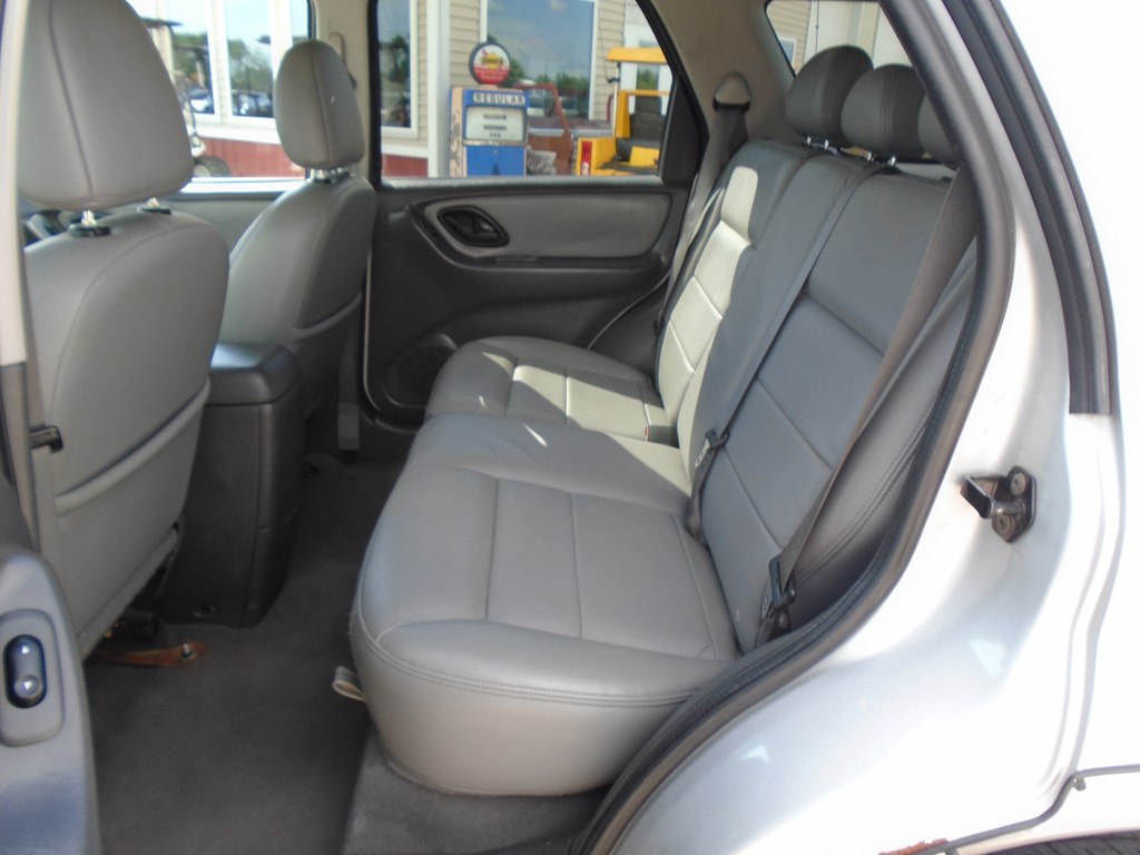 Photo 27 of this FORD ESCAPE