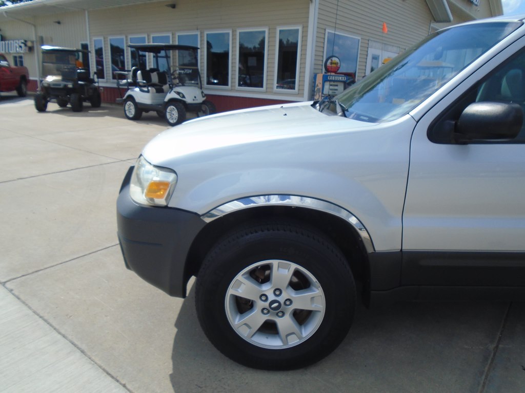 Photo 2 of this FORD ESCAPE