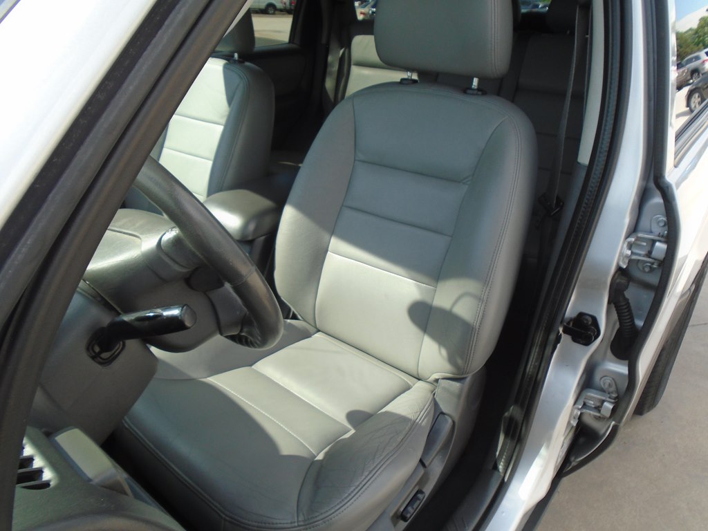 Photo 22 of this FORD ESCAPE