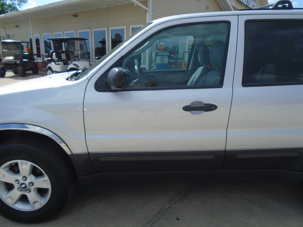 Photo 3 of this FORD ESCAPE