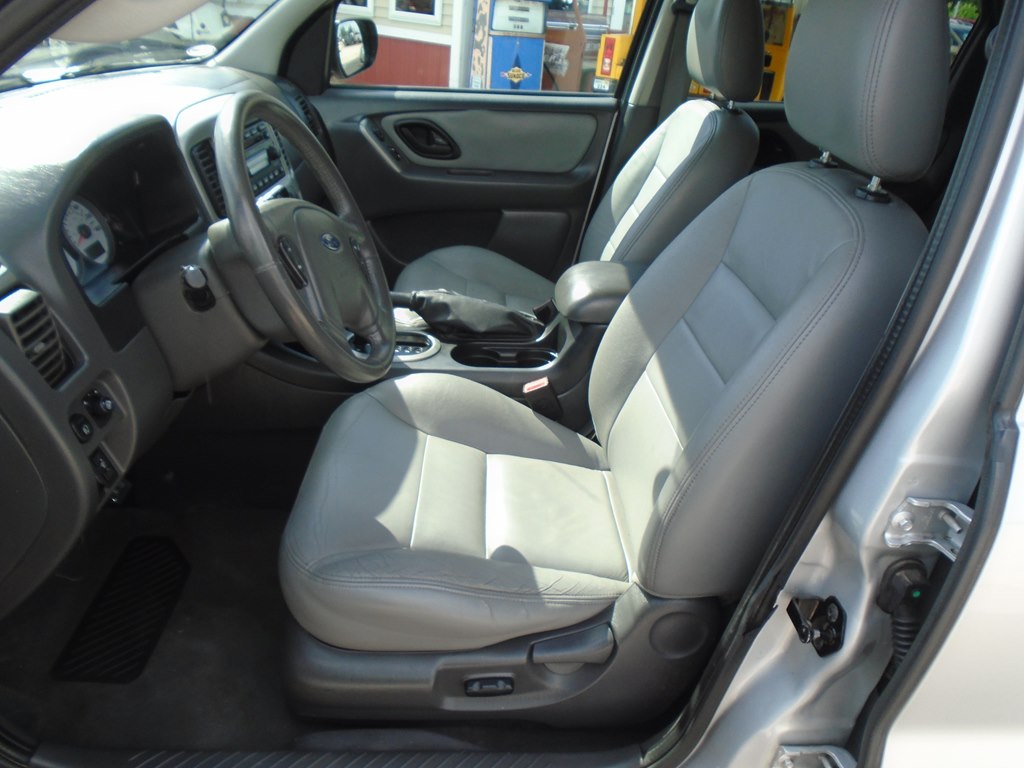 Photo 18 of this FORD ESCAPE