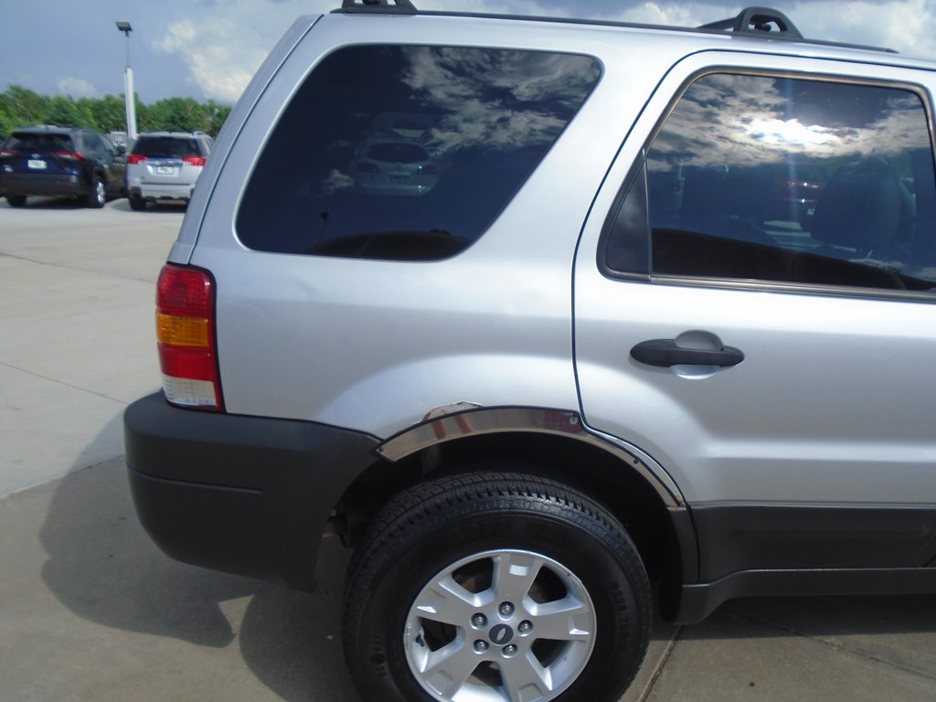 Photo 13 of this FORD ESCAPE
