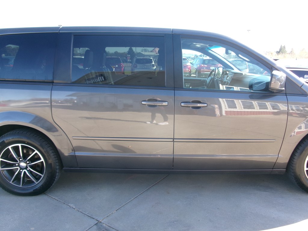 Photo 7 of this DODGE GRAND CARAVAN