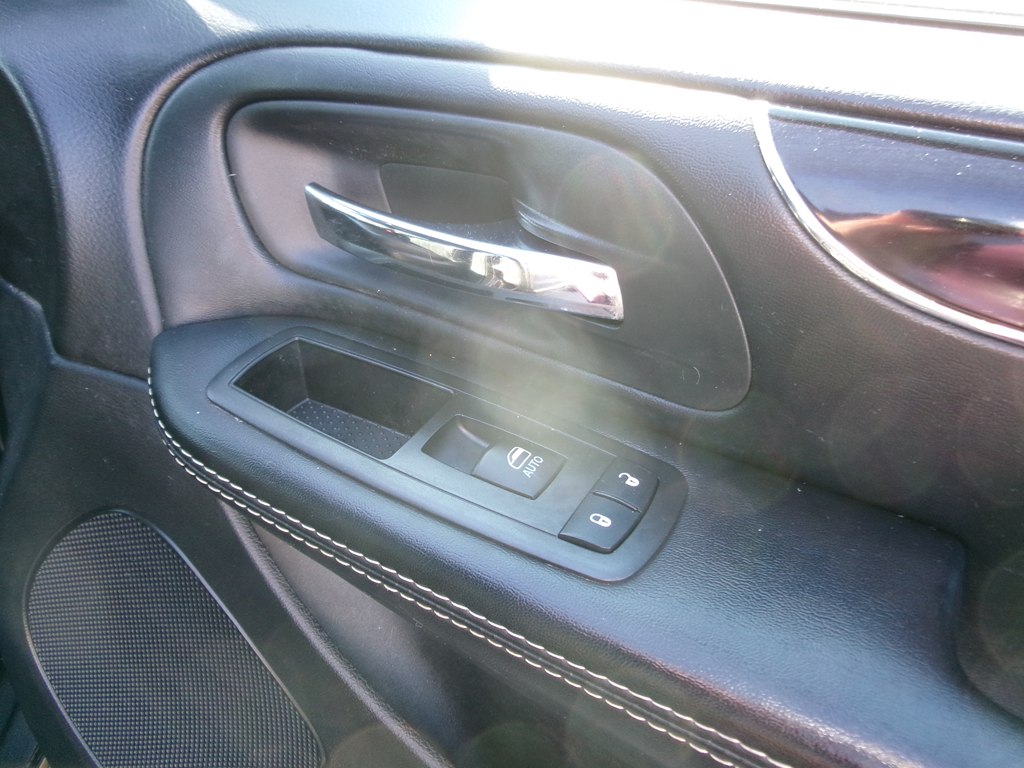 Photo 31 of this DODGE GRAND CARAVAN