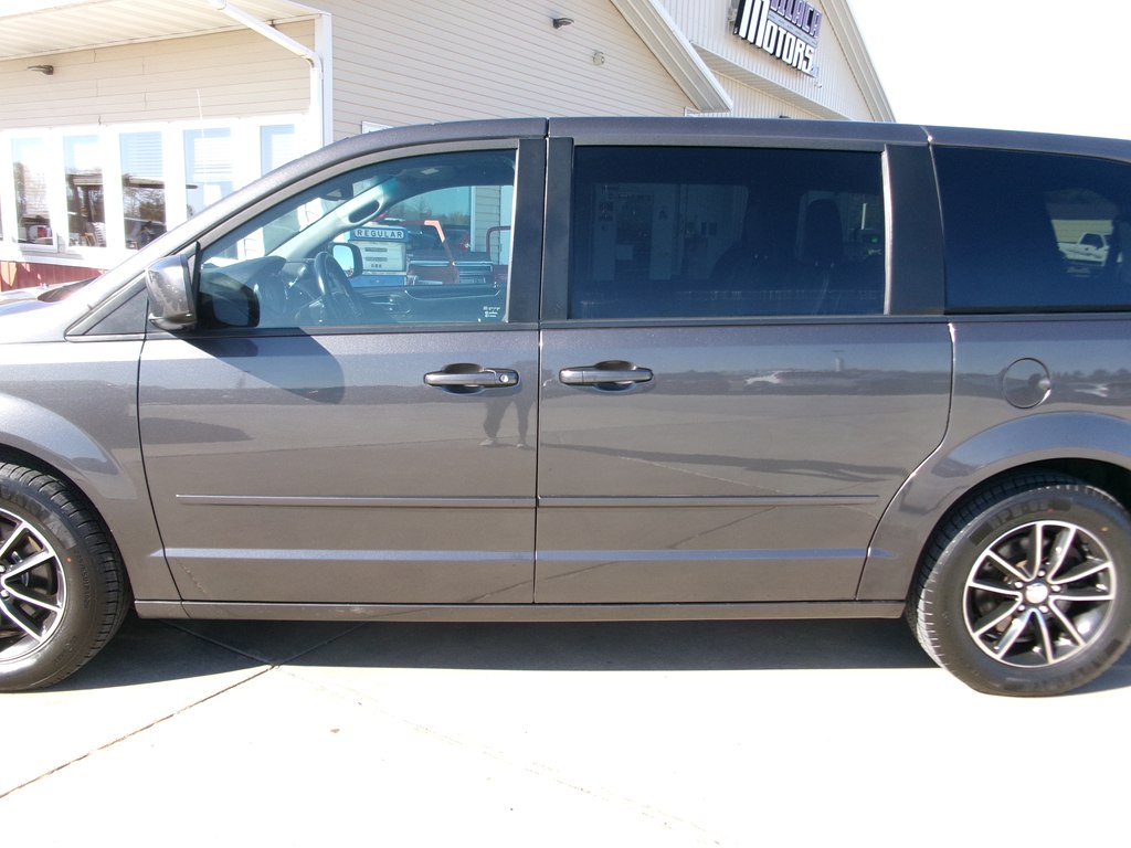 Photo 3 of this DODGE GRAND CARAVAN