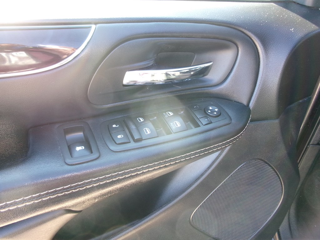 Photo 17 of this DODGE GRAND CARAVAN