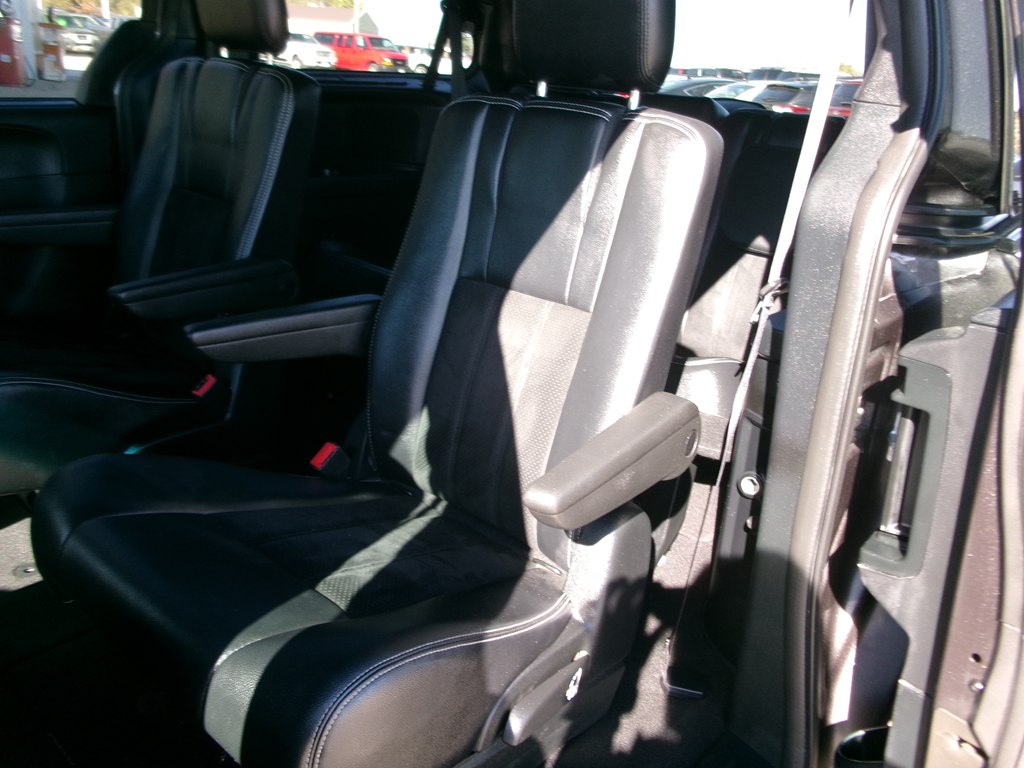Photo 21 of this DODGE GRAND CARAVAN