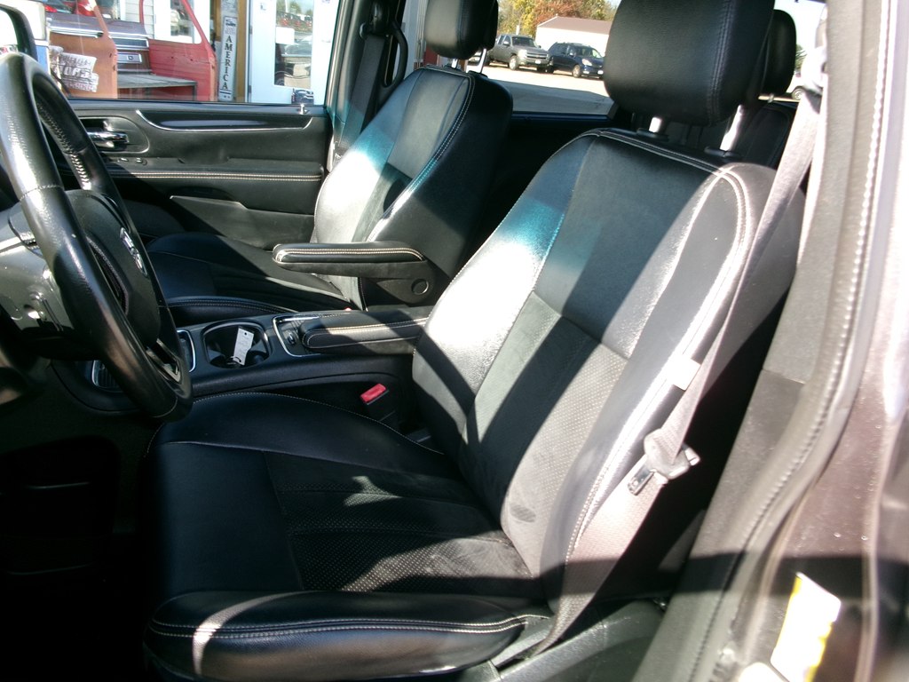 Photo 14 of this DODGE GRAND CARAVAN
