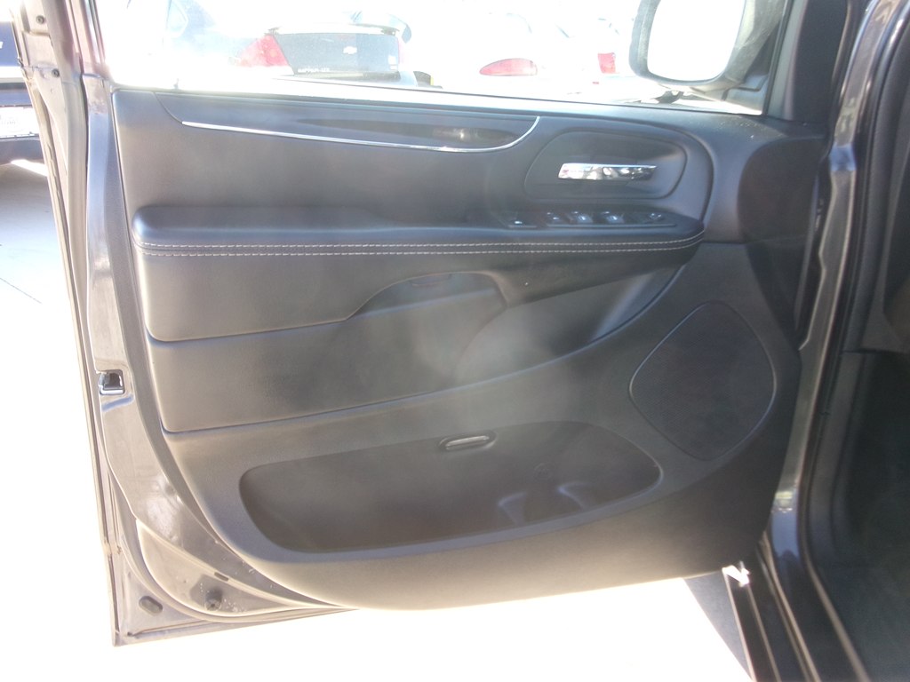Photo 16 of this DODGE GRAND CARAVAN