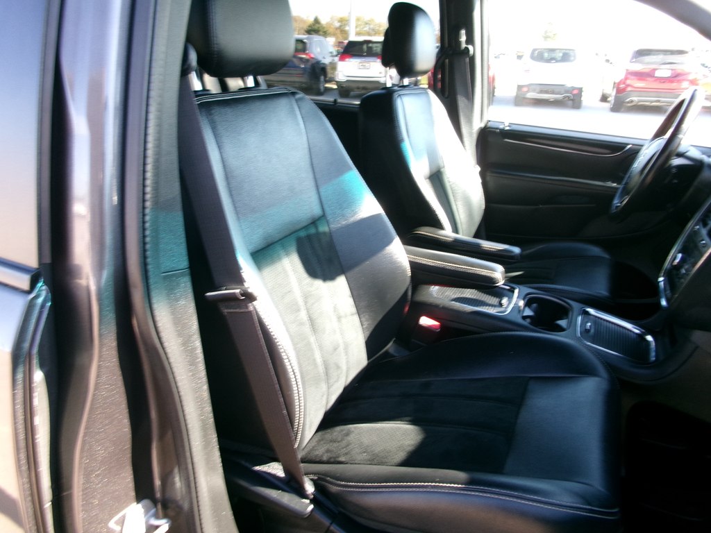 Photo 28 of this DODGE GRAND CARAVAN