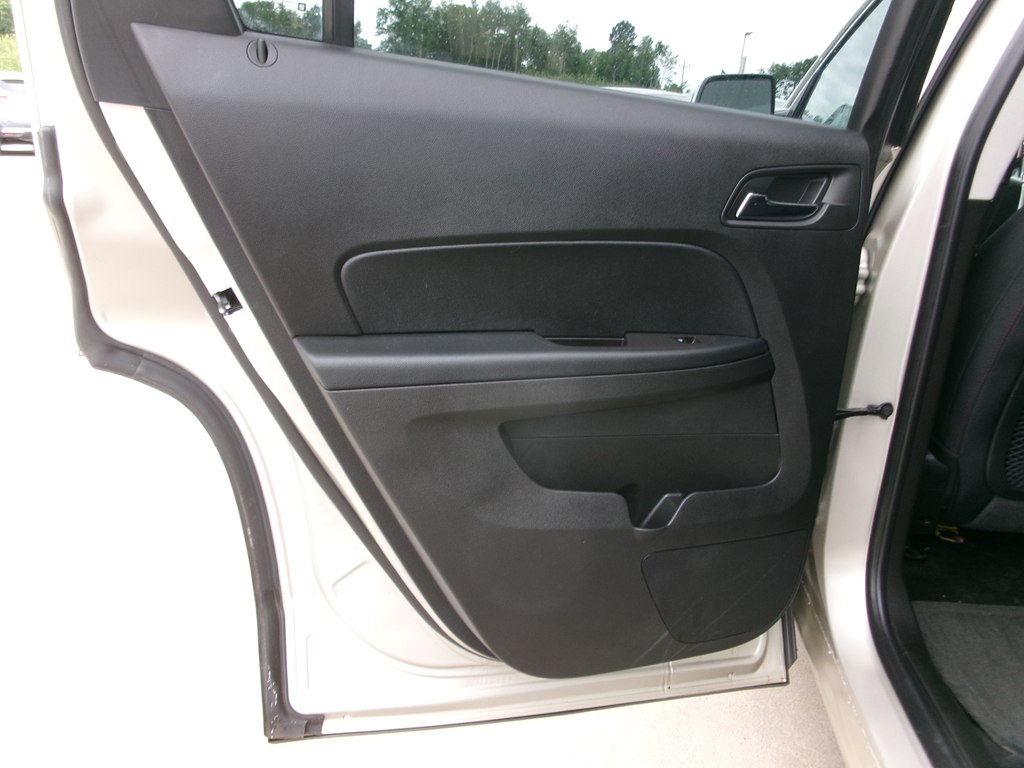 Photo 25 of this GMC TERRAIN