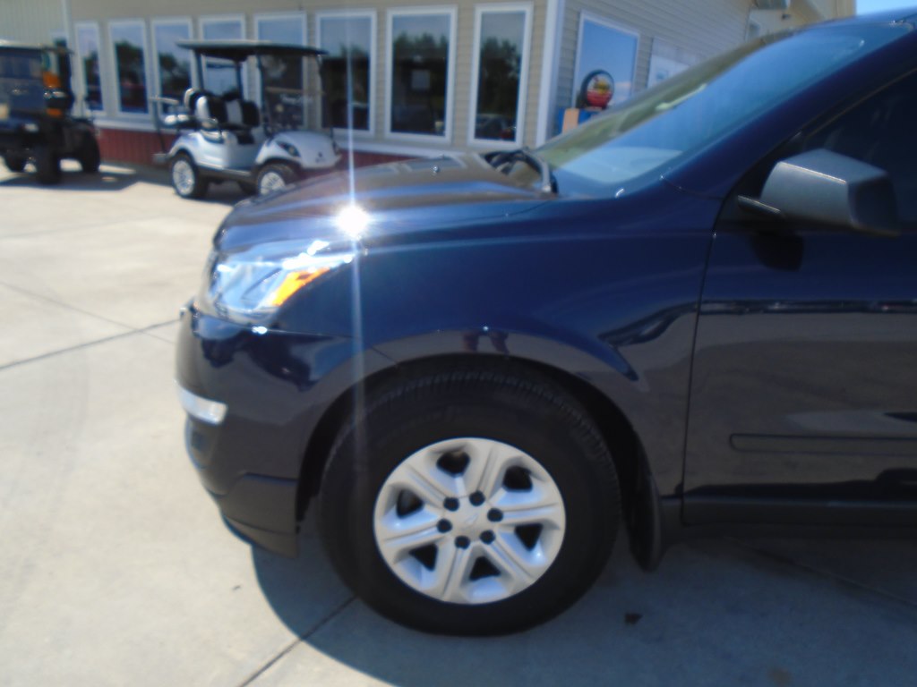 Photo 2 of this CHEVROLET TRAVERSE