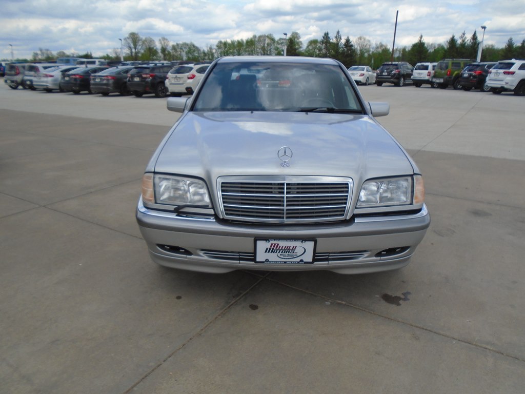 Photo 6 of this MERCEDES-BENZ C-CLASS