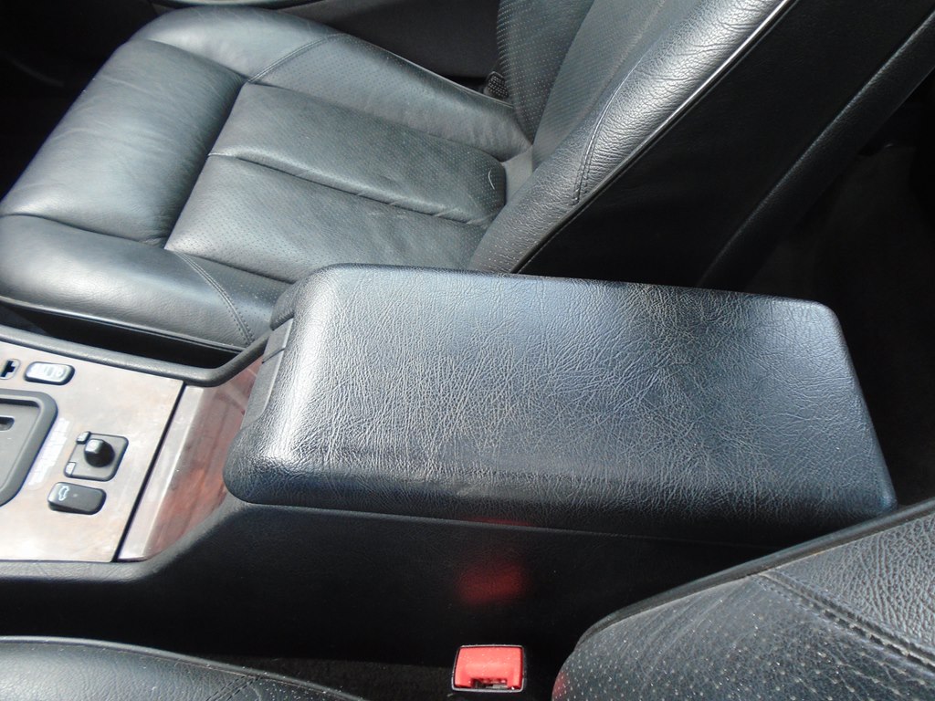 Photo 52 of this MERCEDES-BENZ C-CLASS