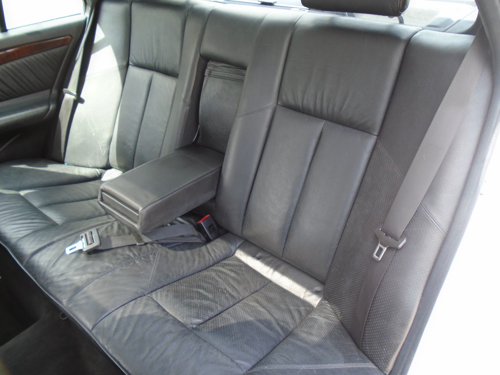 Photo 24 of this MERCEDES-BENZ C-CLASS