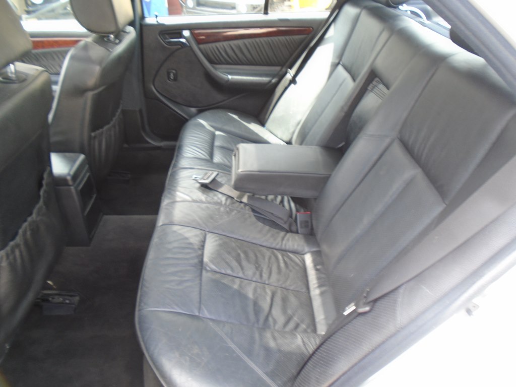 Photo 22 of this MERCEDES-BENZ C-CLASS